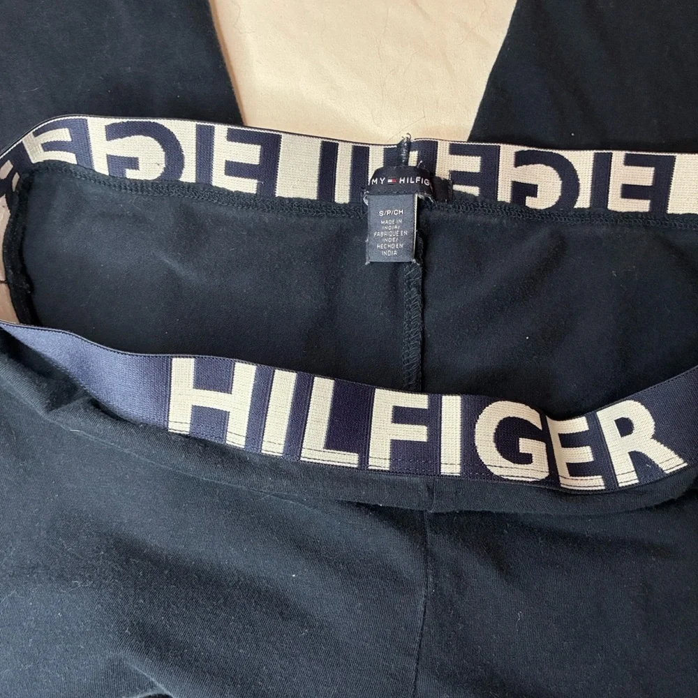 SOLD Tommy Hilfiger Leggings with Red and White Stripe - Picture 7 of 7